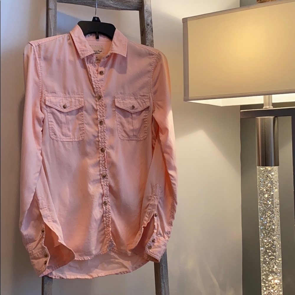 AMERICAN EAGLE pink button up